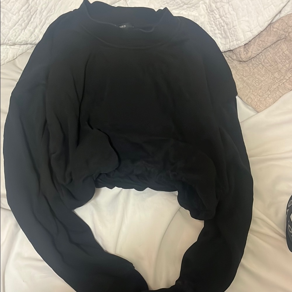 Forever 21 Black Crew Neck Long Sleeve Crop Top